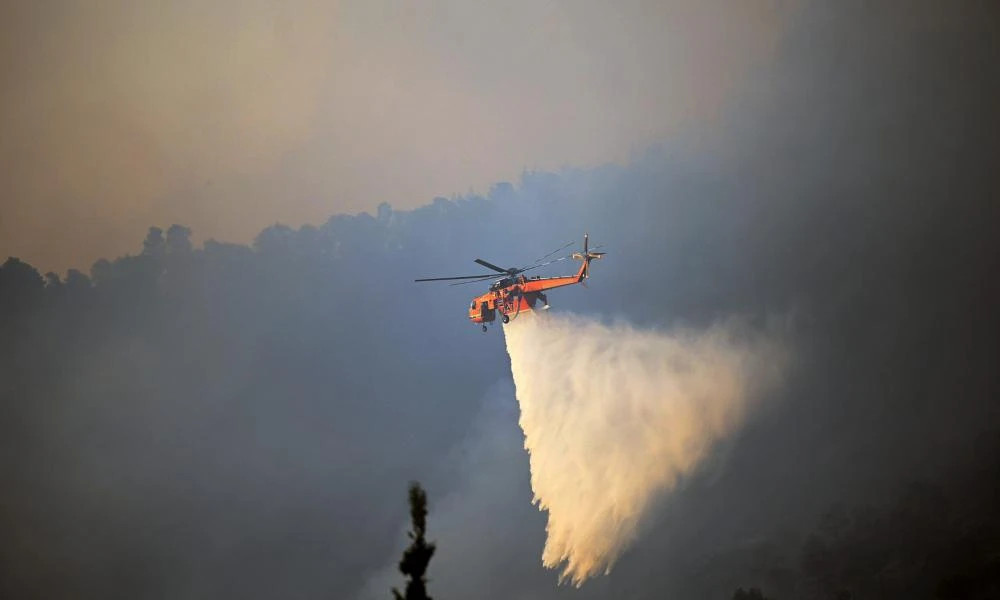 Μεγάλη μάχη της πυροσβεστικής για φωτιά στη Φωκίδα
